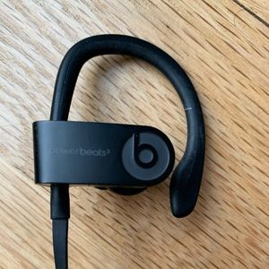 Powerbeats 2 headphones